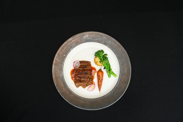 How is investigative journalism thriving in the UK?